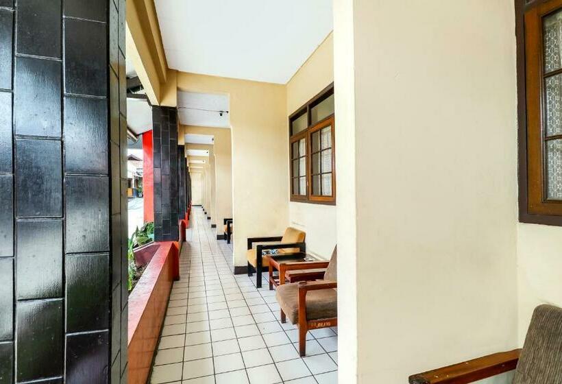 בית מלון כפרי Spot On 90921 Wisma Pkpn 2