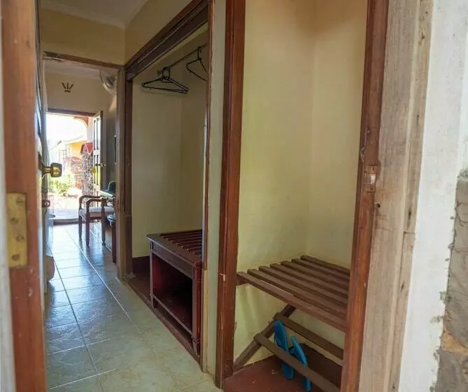 هتل Tsavo Lodge Voi