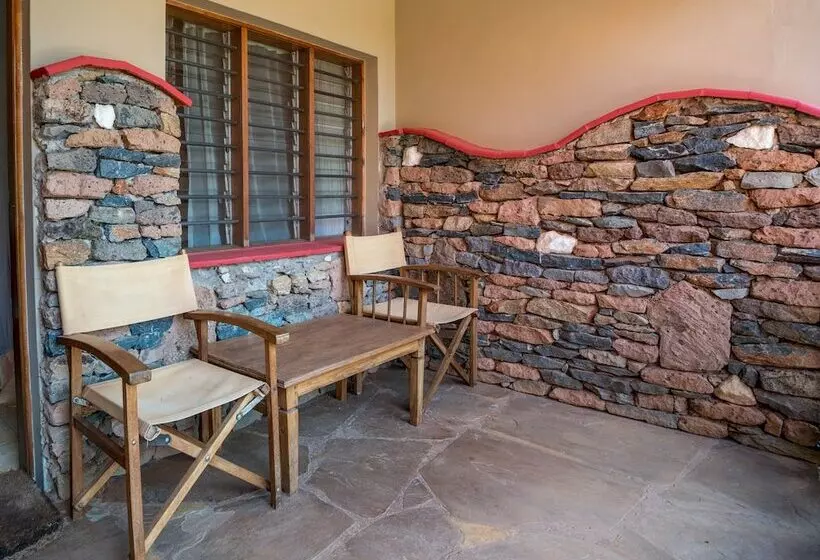هتل Tsavo Lodge Voi
