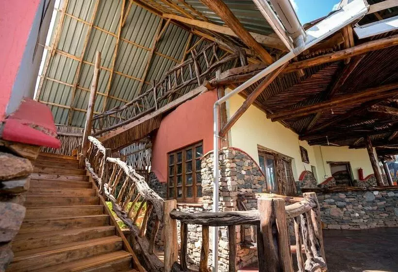 هتل Tsavo Lodge Voi