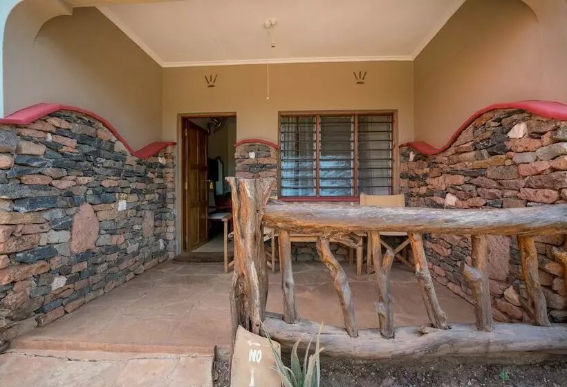 هتل Tsavo Lodge Voi