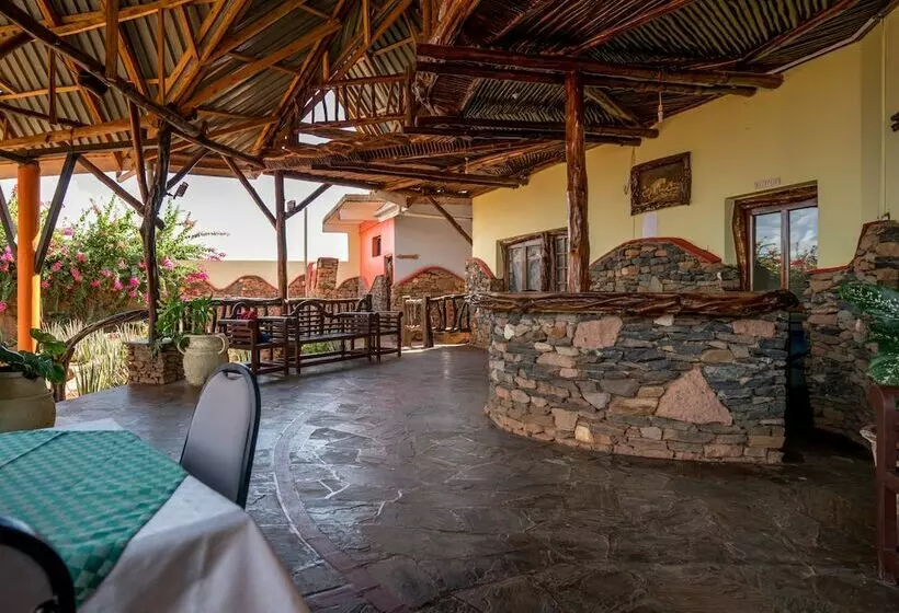 هتل Tsavo Lodge Voi