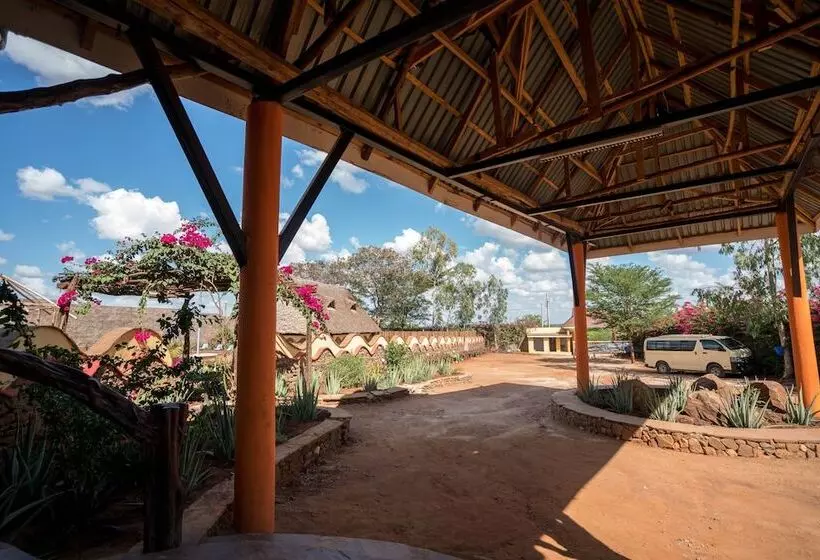 هتل Tsavo Lodge Voi