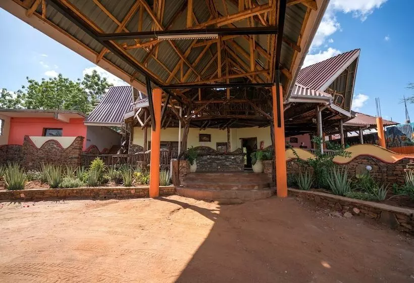 هتل Tsavo Lodge Voi