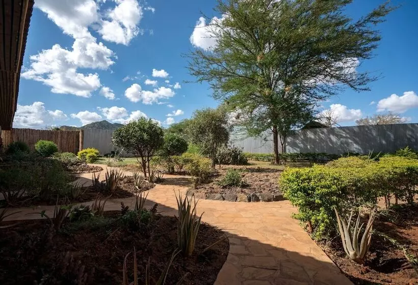 هتل Tsavo Lodge Voi