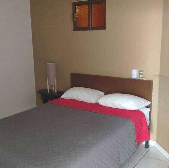 هتل Caracoles Colima