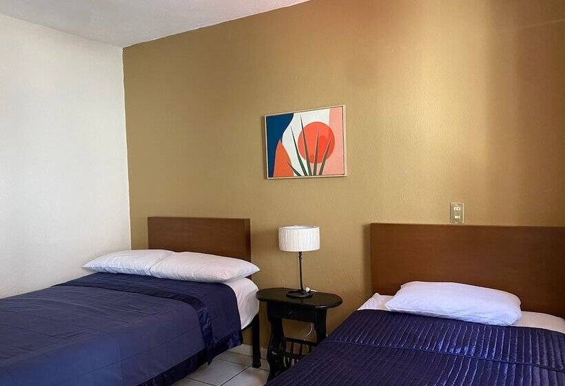 هتل Caracoles Colima