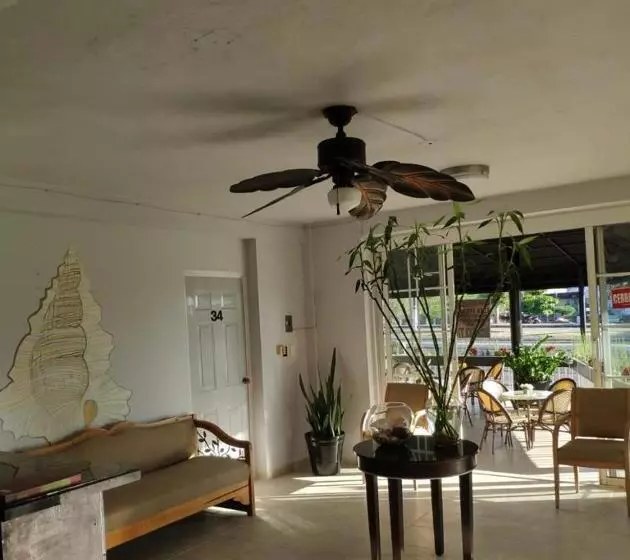 هتل Caracoles Colima