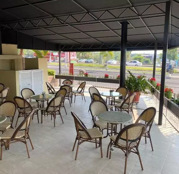 هتل Caracoles Colima