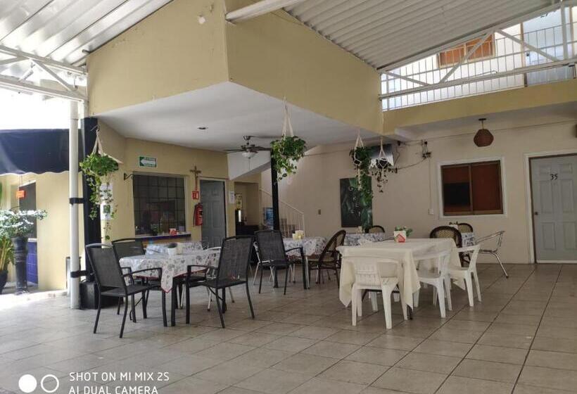 هتل Caracoles Colima