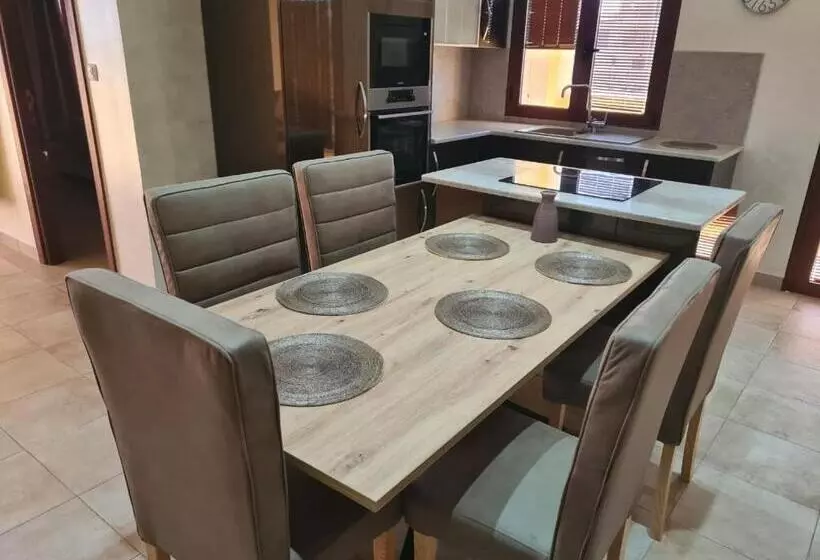 Mahdia   Baghdadi   Laourient Apartments, Restaurant, Café