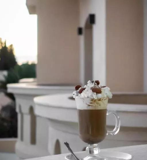 Mahdia   Baghdadi   Laourient Apartments, Restaurant, Café