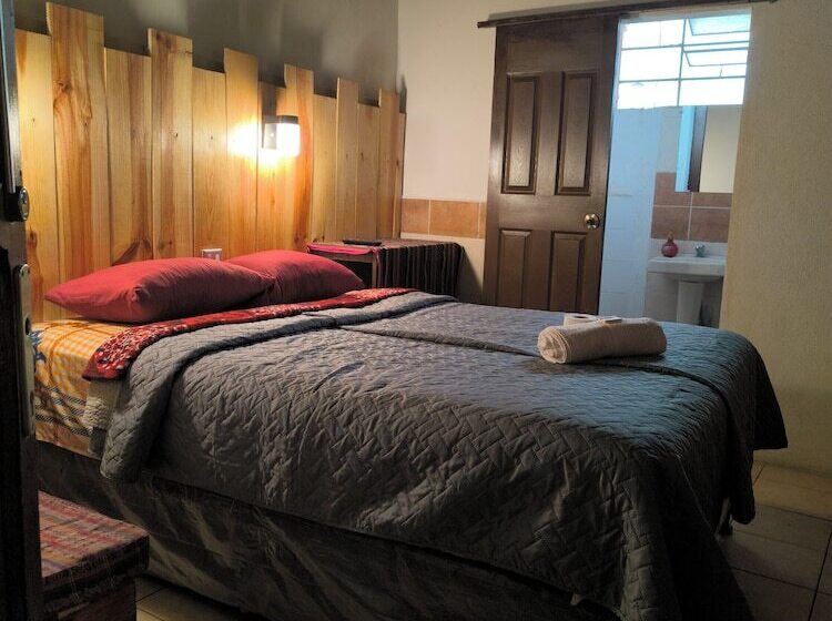 پانسیون Hostal Choja