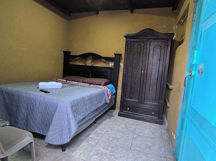 پانسیون Hostal Choja