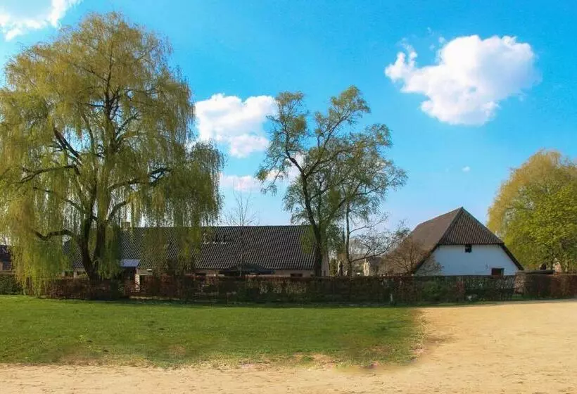 Aamiaismajoitus (B&B) Bouwelhoeve  T Schuur