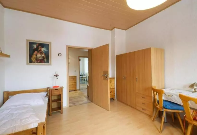 ユースホステル Ef29 Zimmer Am Busbahnhof