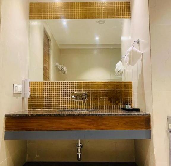 هتل West End View