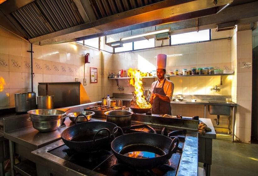 Golf View Hotel & Suites