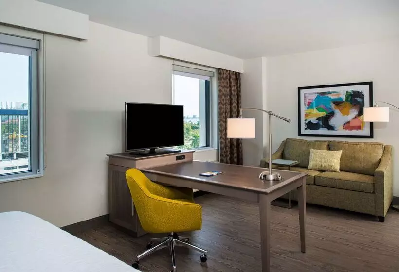 호텔 Hampton Inn & Suites Miami Wynwood Design District