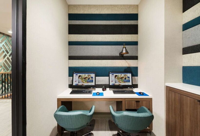 ホテル Hampton Inn & Suites Miami Wynwood Design District