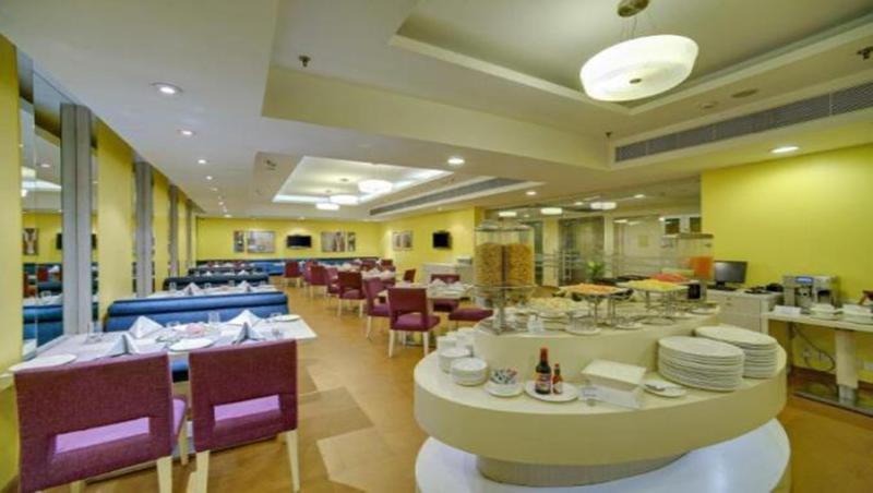 فندق Sarovar Portico Naraina,