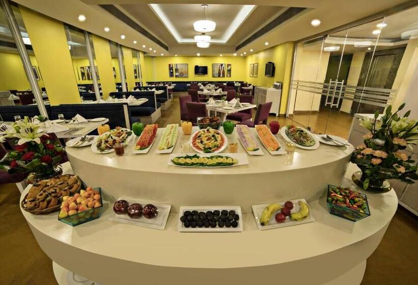 فندق Sarovar Portico Naraina,