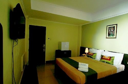 هتل Reddoorz Plus Near Mendoza Park