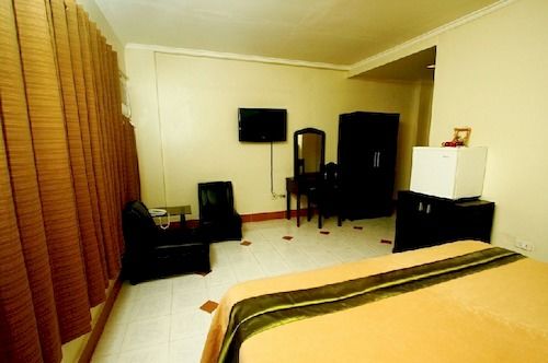 هتل Reddoorz Plus Near Mendoza Park