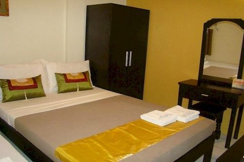 هتل Reddoorz Plus Near Mendoza Park