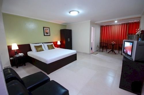 هتل Reddoorz Plus Near Mendoza Park