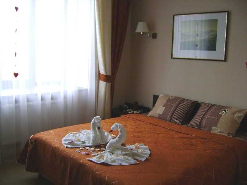 هتل Zolotoya Yurta