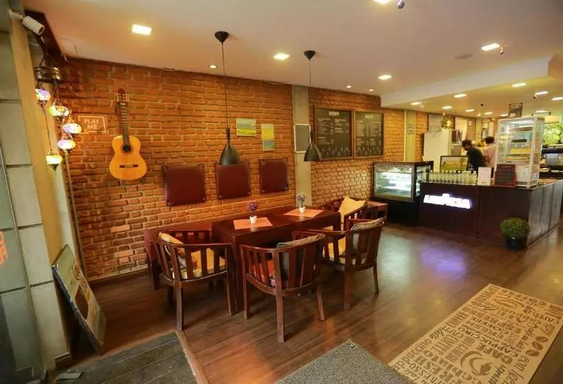 Thumbelina Apartments &