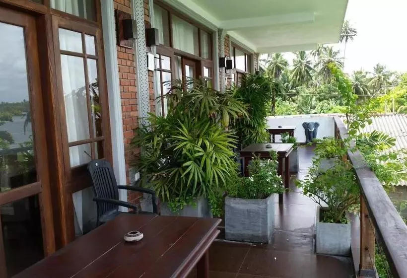 Thumbelina Apartments &
