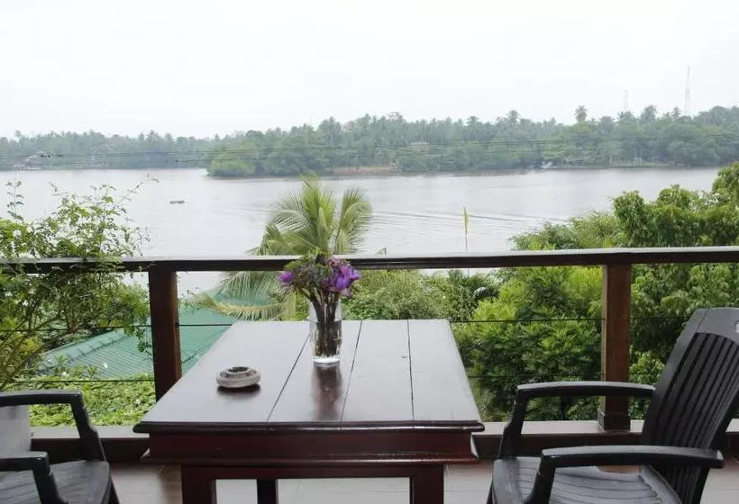 Thumbelina Apartments &
