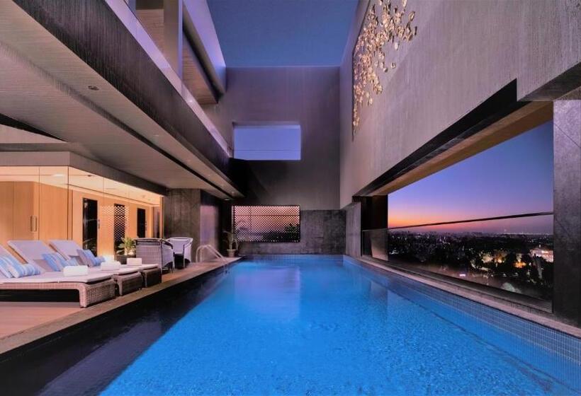 هتل Courtyard By Marriott Vadodara