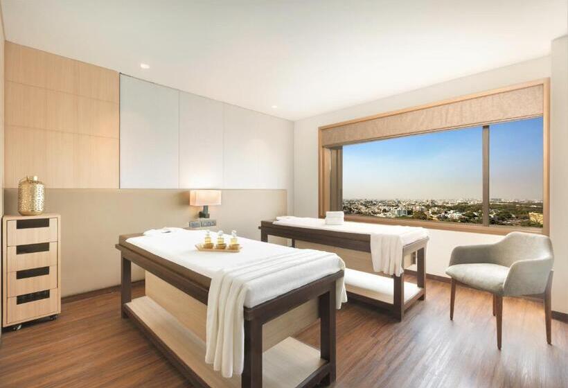 هتل Courtyard By Marriott Vadodara