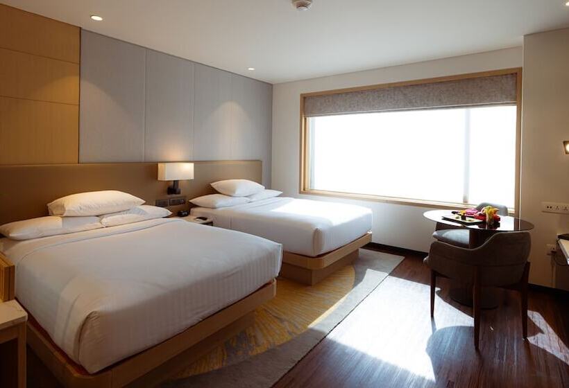 هتل Courtyard By Marriott Vadodara