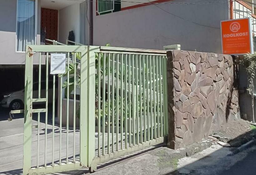 Отель Koolkost @ Cipaganti Street Bandung