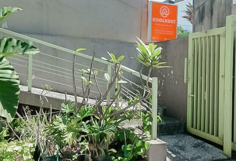 Отель Koolkost @ Cipaganti Street Bandung
