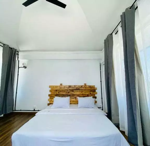 پانسیون Hiraeth Island Home