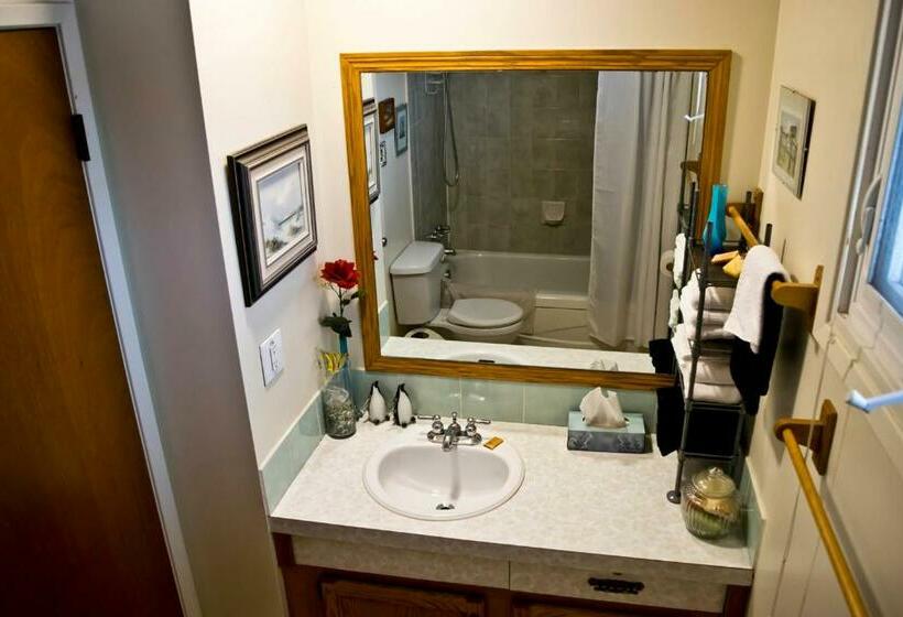 The Dewberry Homestay B&b