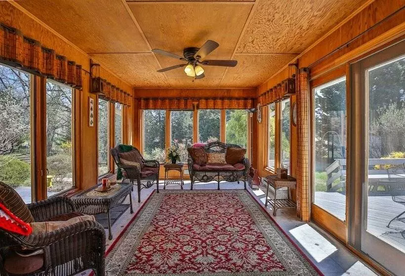 Aamiaismajoitus (B&B) Purcellville Home