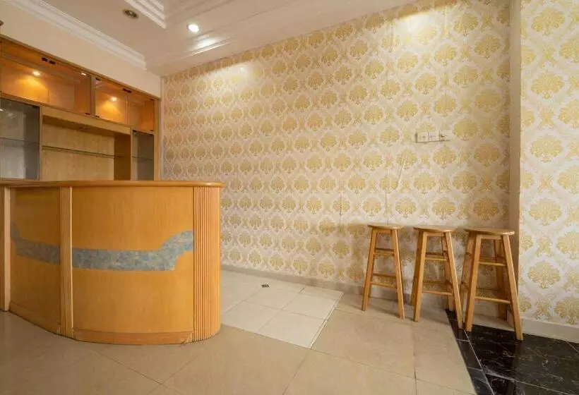 Mary J Hotel Family 10 Pax Room