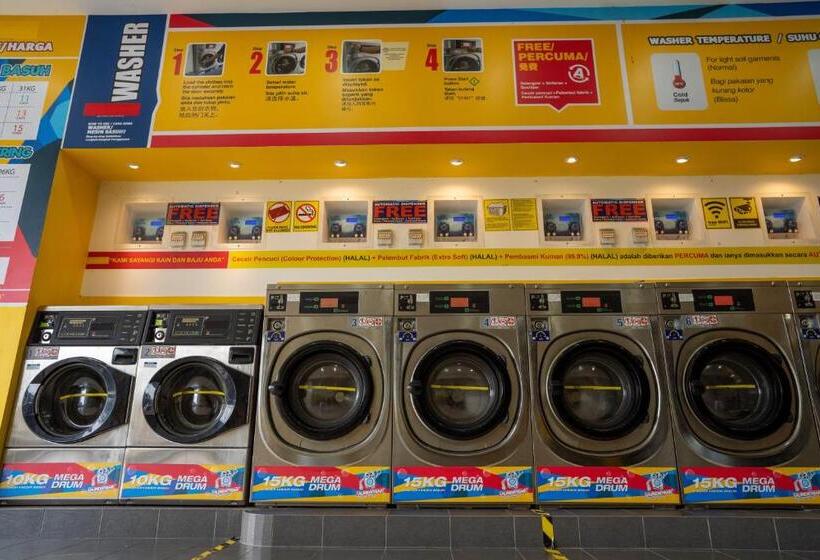 Mary J Hotel Family 10 Pax Room