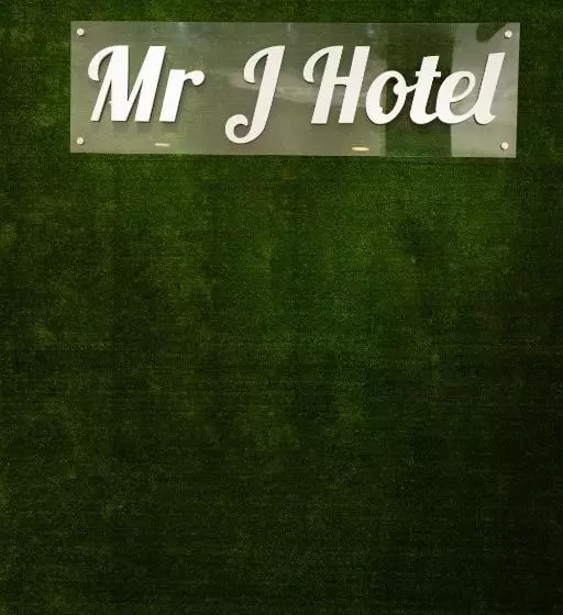 Mary J Hotel Family 10 Pax Room
