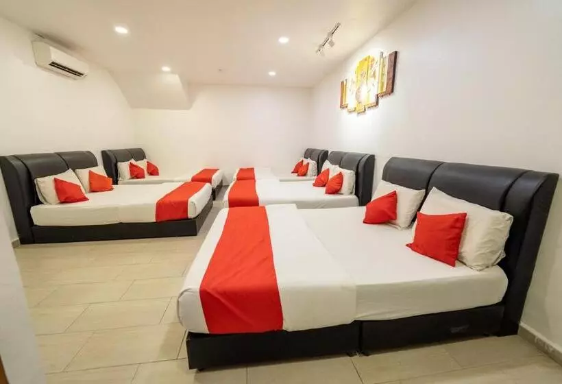 Mary J Hotel Family 10 Pax Room