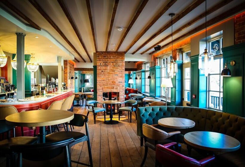 호텔 The Binsted Inn