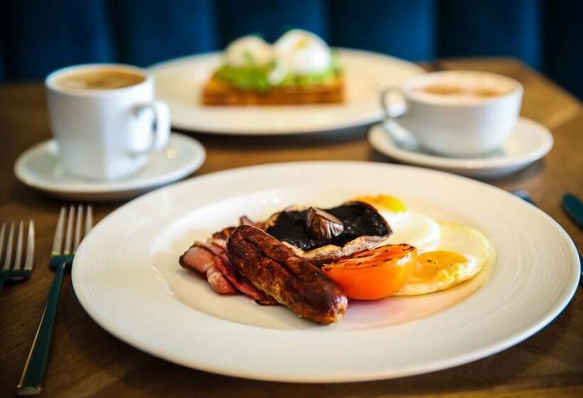 호텔 The Binsted Inn