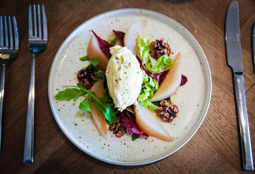 호텔 The Binsted Inn