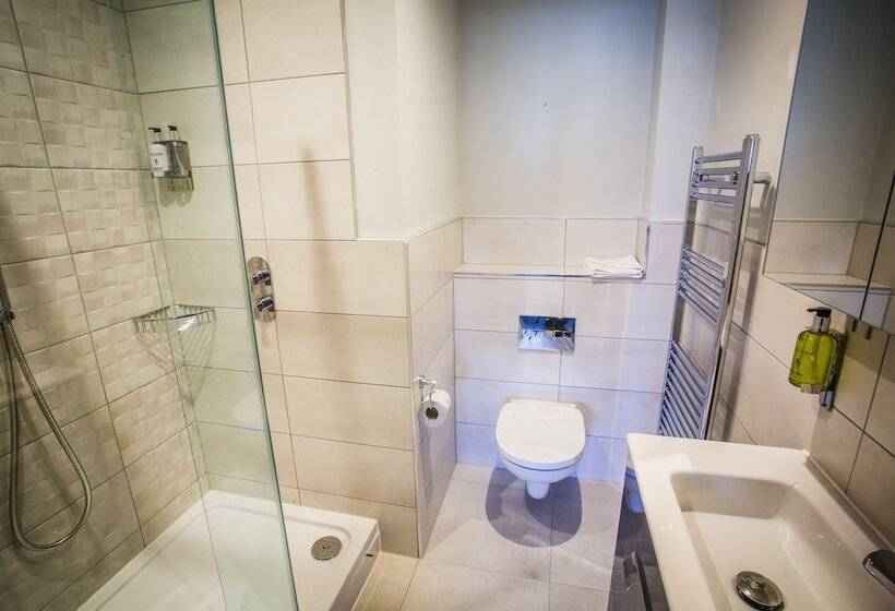 호텔 The Binsted Inn